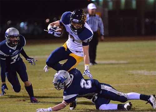 Stephen Riegel makes the play (Photo By: Richard Wells)
